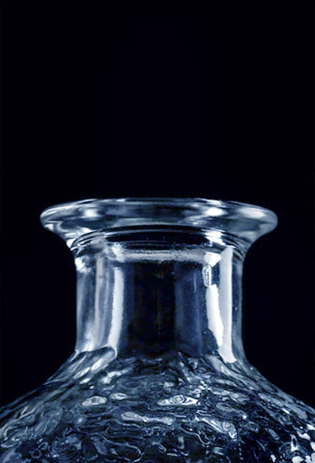 WhitbyGin-BottleCloseup